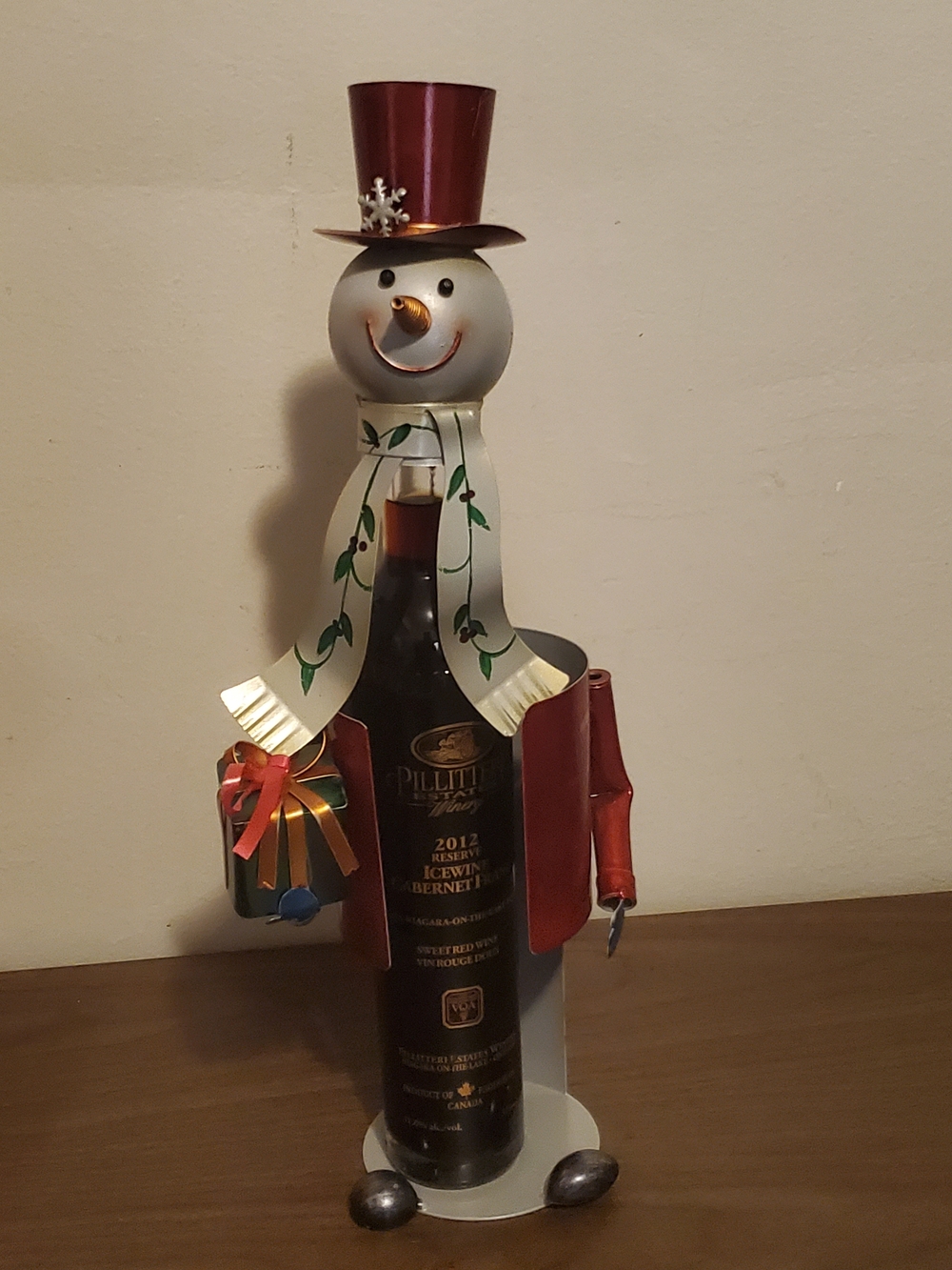Pfaltzgraff Winterberry metal Snowman wine bottle holder